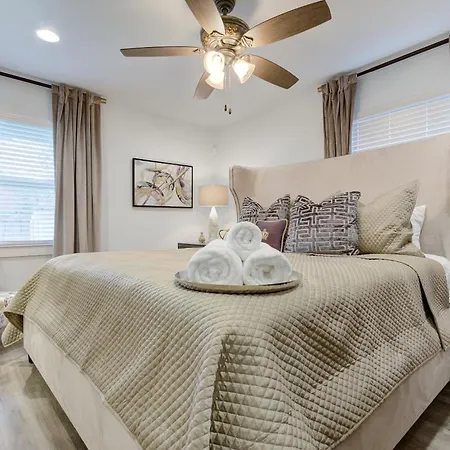 Crown - A Birdy Vacation Rental